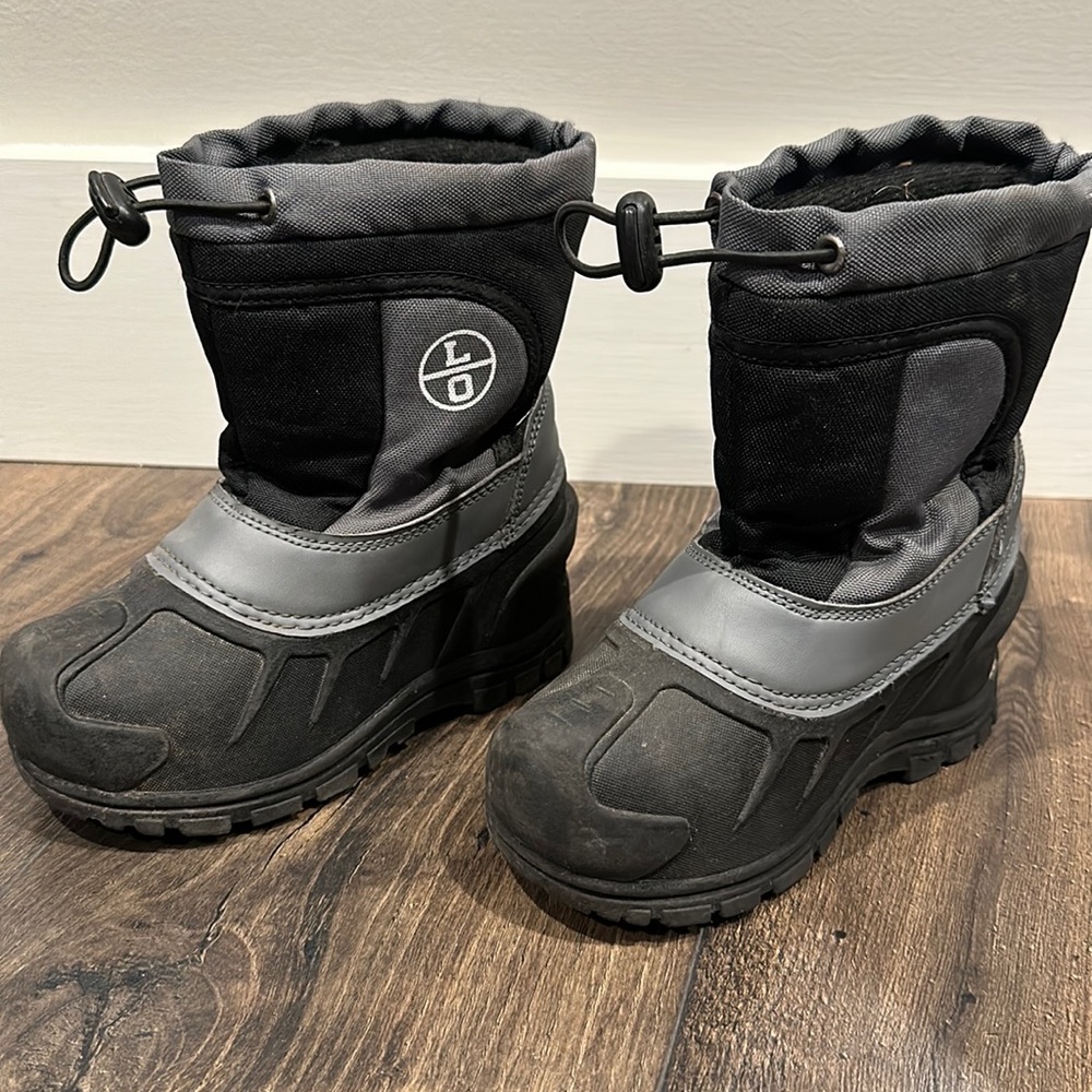 Kids Black & Gray Snow Boots with Toggle Closure
